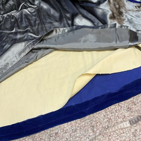 Vintage 70s velvet butterfly button cape - Picture 9 of 10